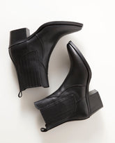 Women's classic black ankle boots in genuine leather – handcrafted in Italy with everyday comfort