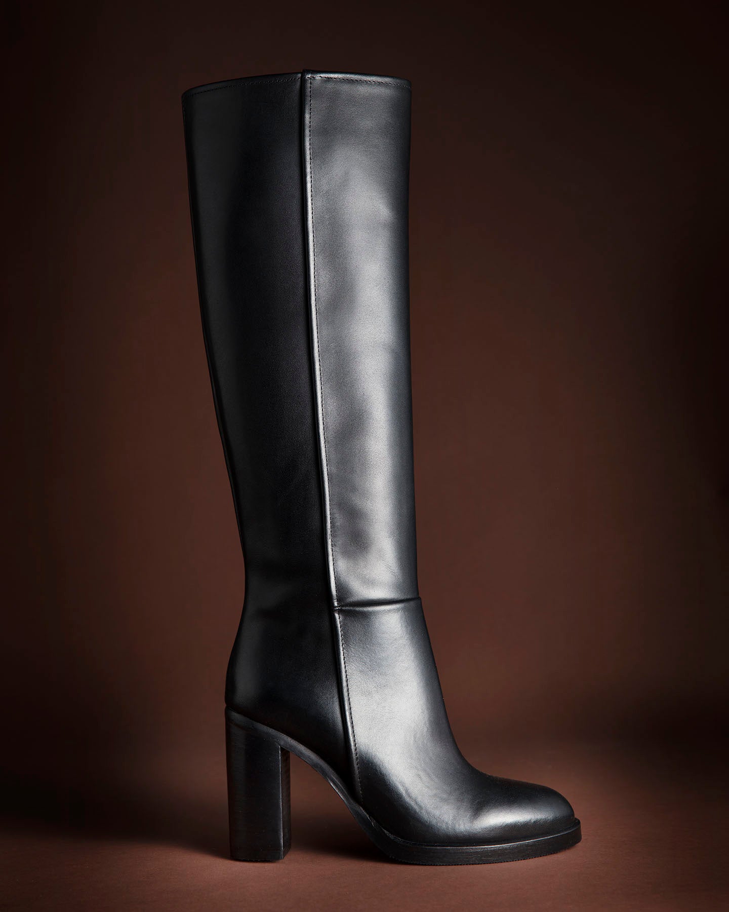 Chic black leather knee boots for women – Italian-made with a polished block heel