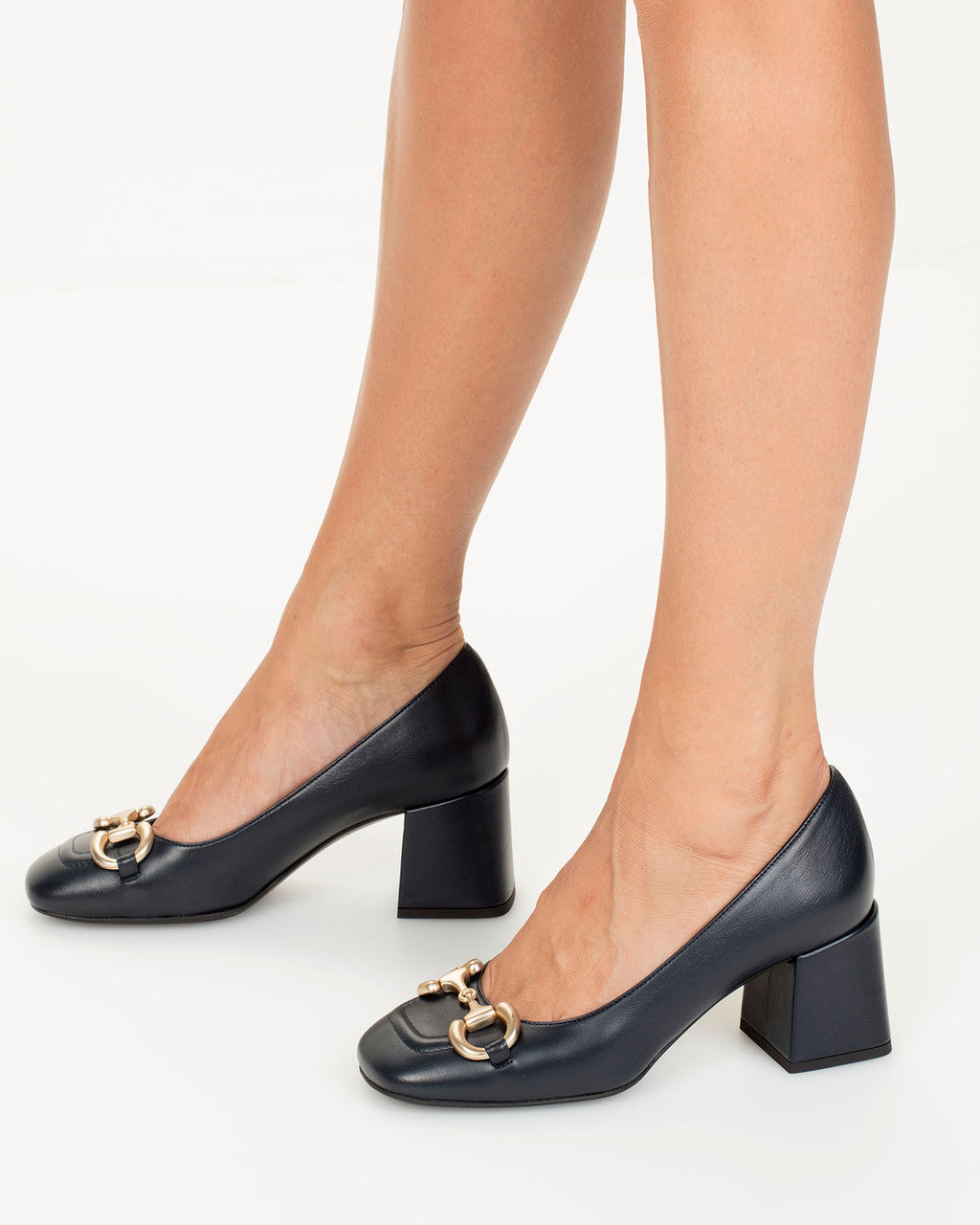 Bianca Buccheri Olla Navy Pump